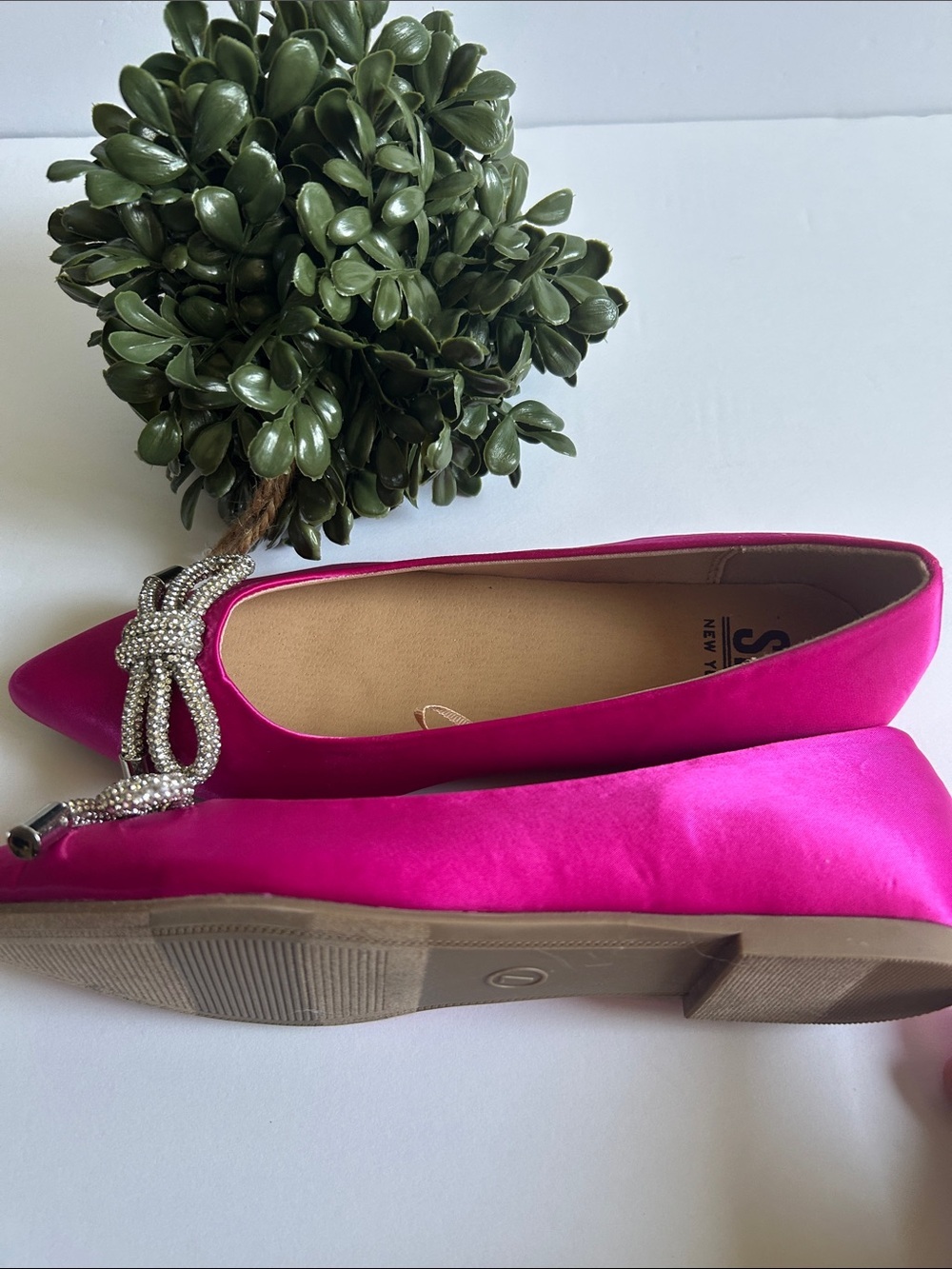 SM New York Fuchsia Pointed-Toe Flats with Rhinestone Bow - Picture 4 of 8